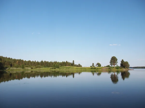 Wunderschöner See im Norden von Karelien, Russland — Stockfoto
