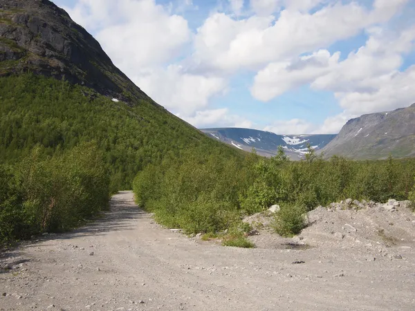 Grande montagna nel nord della Russia — Foto Stock