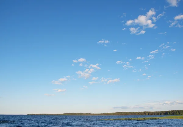 Hermoso lago — Foto de Stock