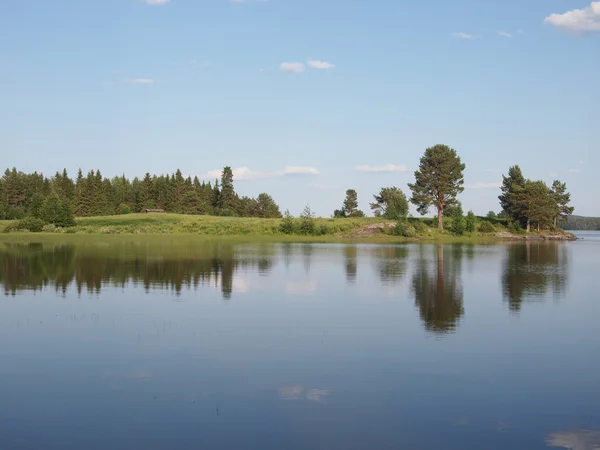 Hermoso lago en el norte de Karelia, Rusia —  Fotos de Stock