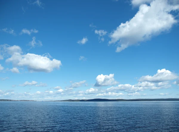 Vattnet och himlen — Stockfoto