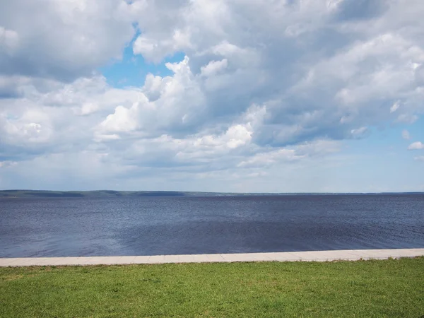 Lake, the sky and grass. Petrozavodsk, Russia, Karelia — Stock Photo, Image