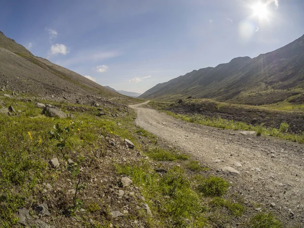 Dağlarda yol — Stok fotoğraf