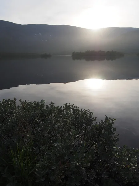 Lago en las montañas —  Fotos de Stock