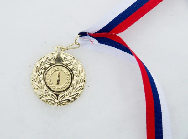 Medal na śniegu — Zdjęcie stockowe