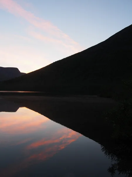 Sjö i fjällen — Stockfoto