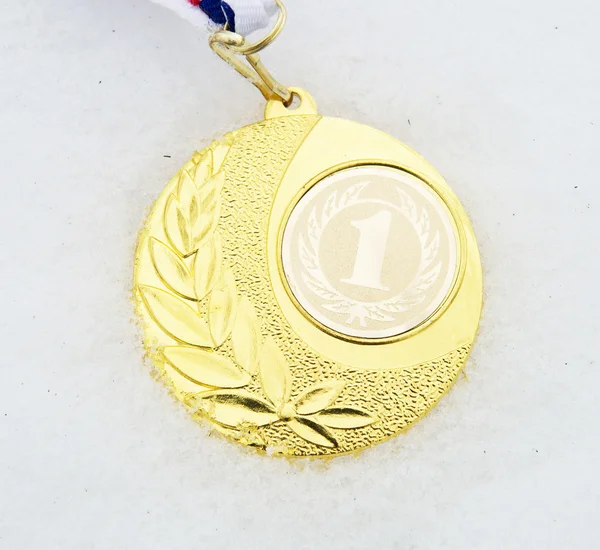 Medal na śniegu — Zdjęcie stockowe