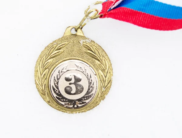 Medal na śniegu — Zdjęcie stockowe