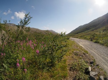 Dağlarda yol