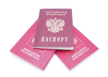 beyaz zemin üzerinde pasaportu