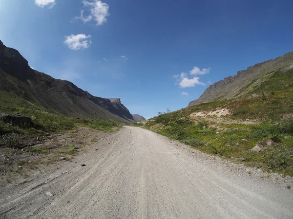 Dağlarda yol — Stok fotoğraf