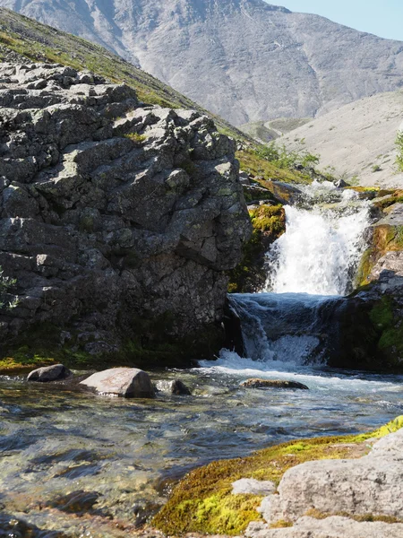 Río de montaña — Foto de Stock