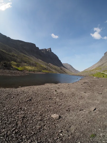 Lake in the mountains — Stock Photo, Image