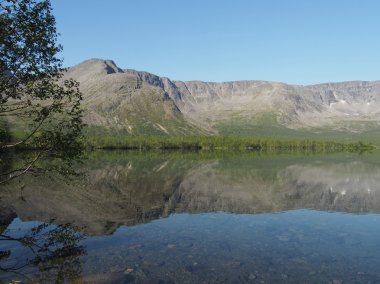 Dağlarda göl