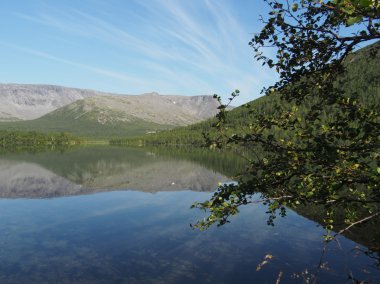 Dağlarda göl