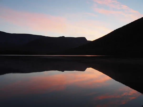 Sjö i fjällen — Stockfoto