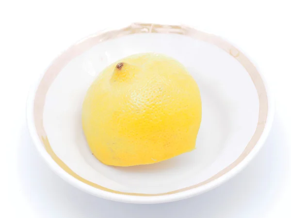 白い背景のレモン — ストック写真