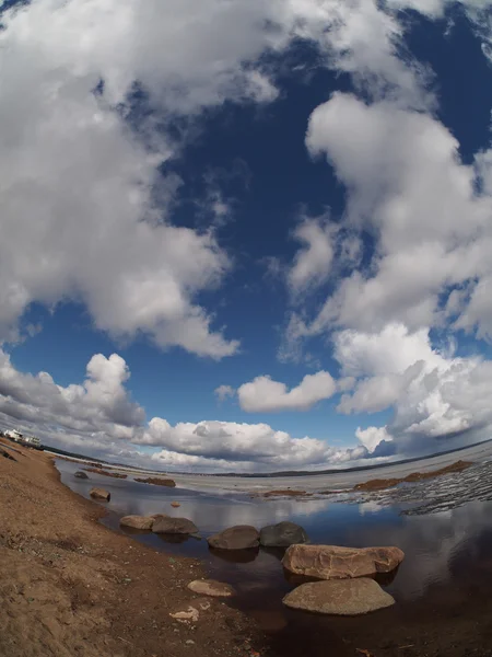 Passeio à beira do lago — Fotografia de Stock