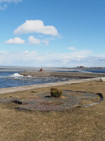 Paseo marítimo junto al lago —  Fotos de Stock