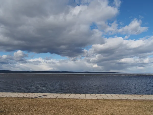 Passeio à beira do lago — Fotografia de Stock