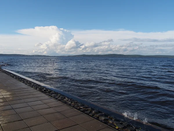 Promenada nad jeziorem — Zdjęcie stockowe