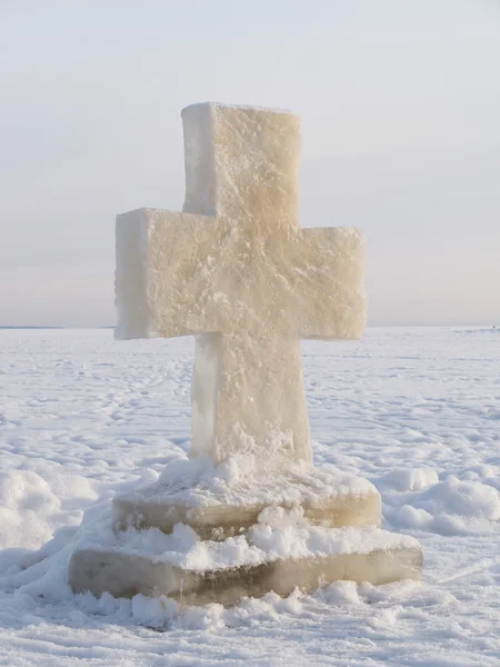 Cross ice on the lake — Stock Photo, Image