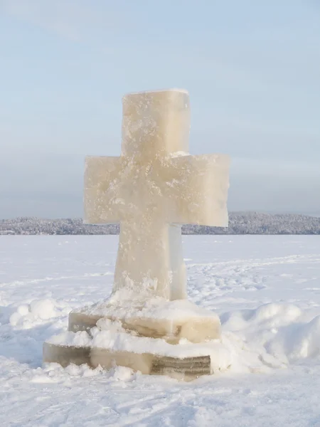 Cross ice on the lake — Stock Photo, Image