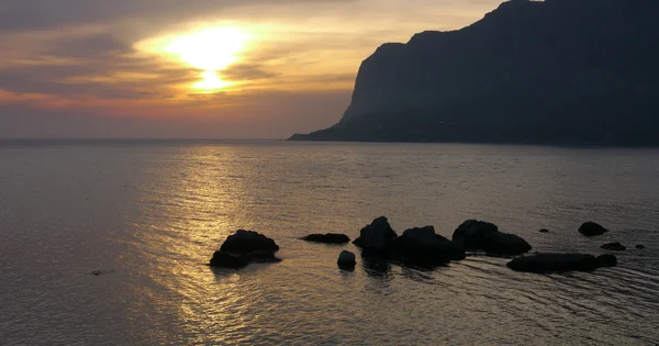 Pôr-do-sol no mar negro — Fotografia de Stock