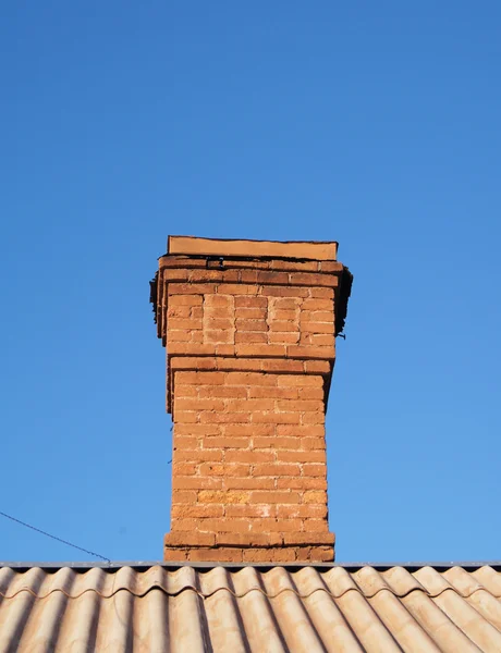 Maison cheminée en brique — Photo