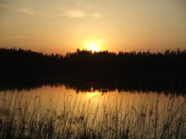 Karelia 'da gölde gün batımı