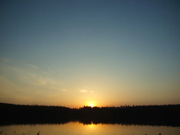 カレリアの湖の夕日 — ストック写真