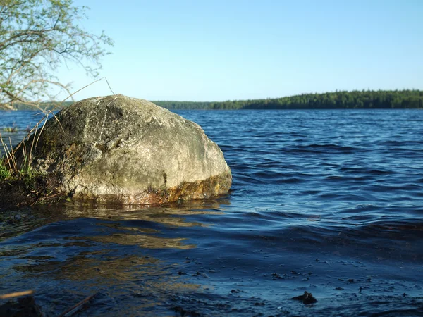 Piękne jezioro w Karelia — Zdjęcie stockowe