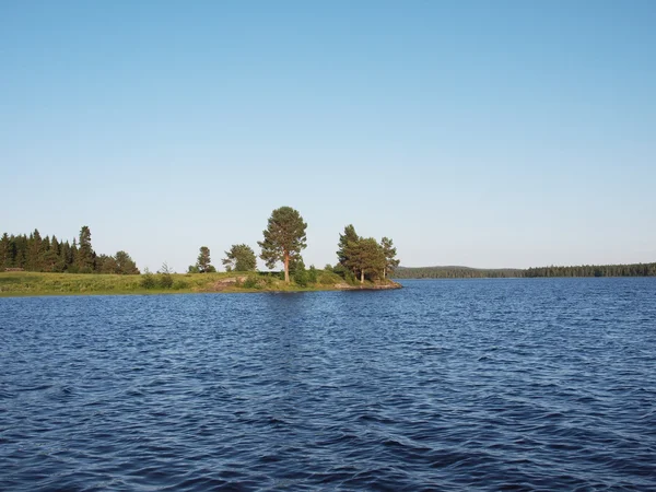 Красивое озеро в Карелии — стоковое фото