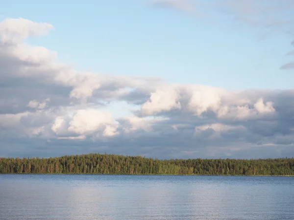 Красивое озеро в Карелии — стоковое фото