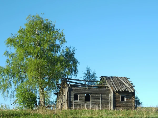 Casa distrutta nel villaggio — Foto Stock