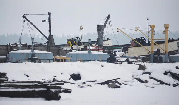 Viejos barcos en el lago en invierno — Foto de Stock