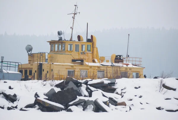 Alte Schiffe im Winter auf dem See — Stockfoto