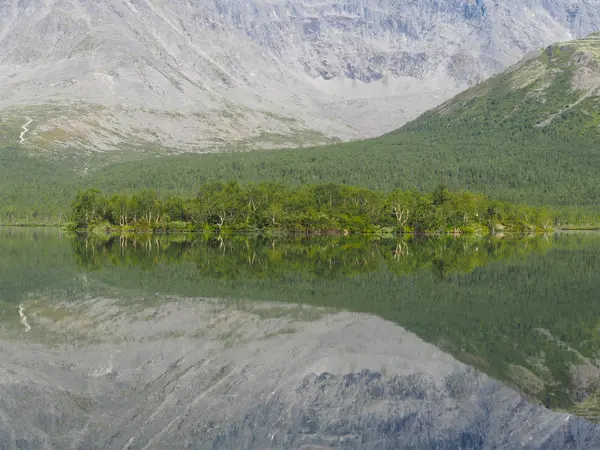 Väg i bergen — Stockfoto