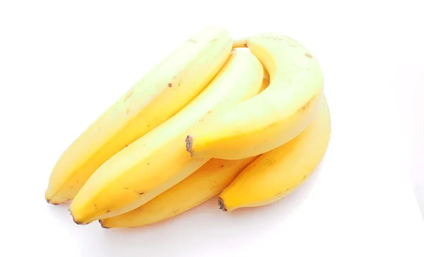 Bananen auf weißem Hintergrund — Stockfoto