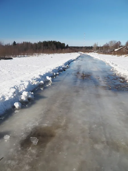 Strada nel villaggio invernale — Foto Stock