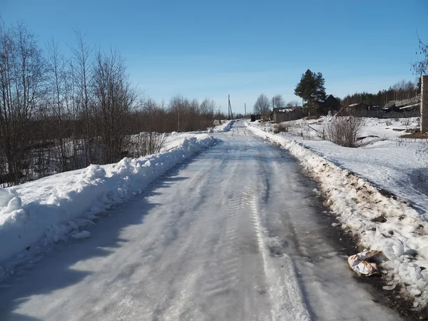 Estrada na aldeia de inverno — Fotografia de Stock