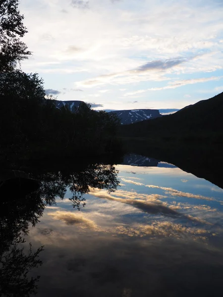 Sunset on the mountain lake — Stock Photo, Image