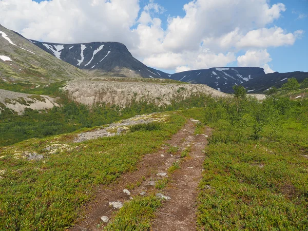 Route dans les montagnes — Photo