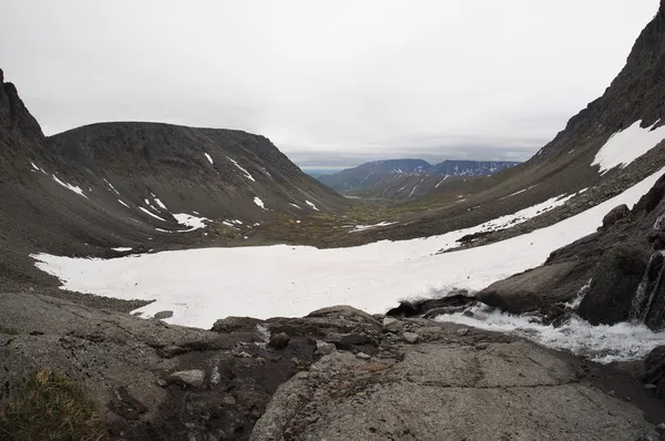 Snowfield in the mountains. hibiny — Stock Photo, Image