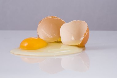 Düşen yumurta