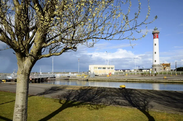 Maják ouistreham ve Francii — Stock fotografie