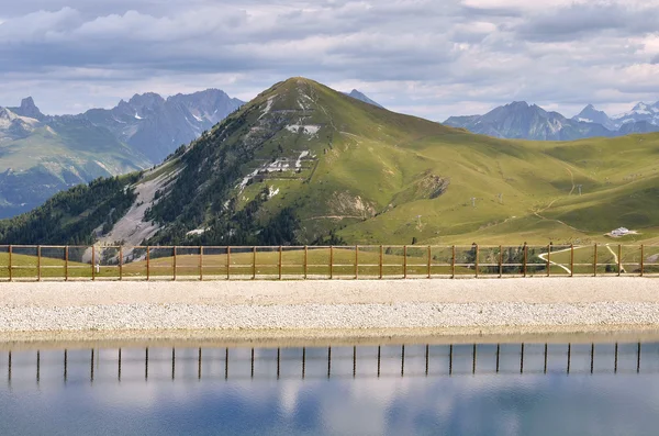 Pond and mountains at La Plagne in France — Stock Photo, Image
