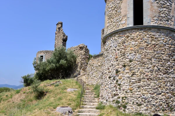 Förstöra slottet av grimaud i Frankrike — Stockfoto
