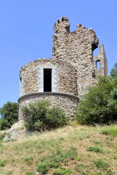 Castello in rovina di Grimaud in Francia — Foto Stock
