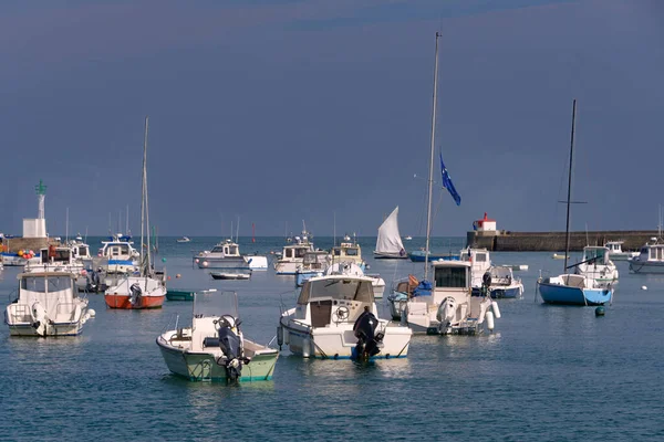 Лодки Время Прилива Маяк Порту Барфлер Коммуна Полуострове Котантен Департаменте — стоковое фото